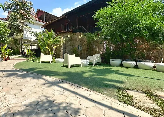 Botanic Garden Hotel 3*